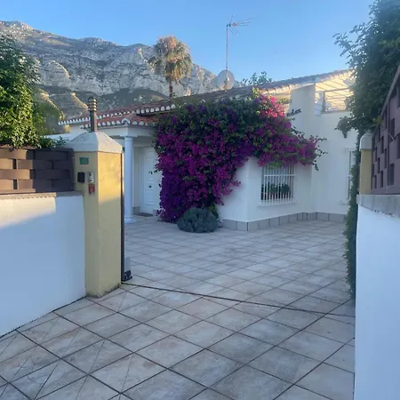 Castillitos En El Aire En Lo Alto Del Montgo-denia-piscina * דניה